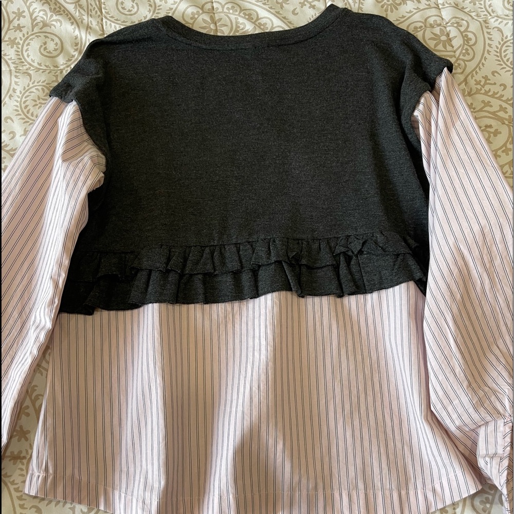 Kensie blouse size S petite length 25 color grey and pink striped